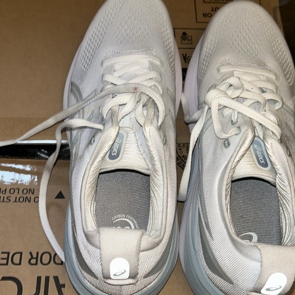 Women’s Asics Gel Kayano 31 size 9 - Picture 5 of 12